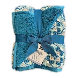 Member's Mark Cozy Throw 60  x 72 in Medina  Reversible